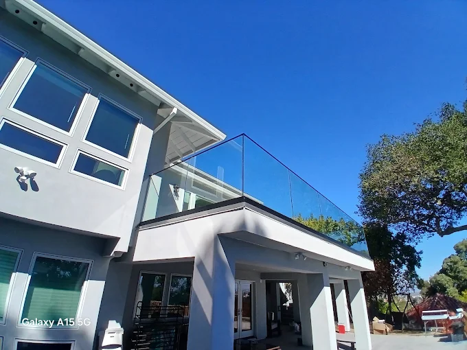 Frameless glass balcony railing overlooking a Sunnyvale patio