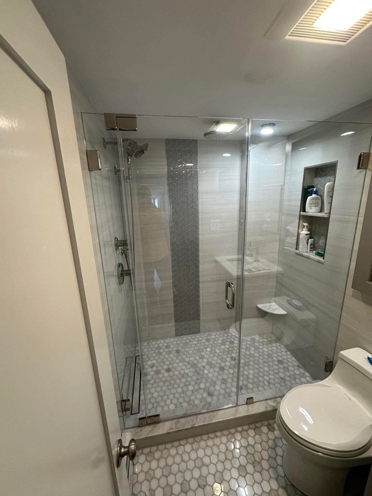 Frameless shower with glass panels in Santa Clara